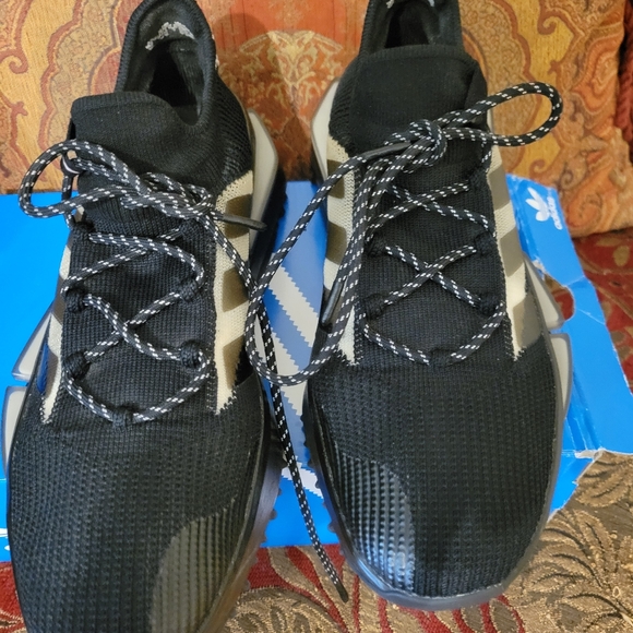 Men adidas S1 size 10.5 - Picture 3 of 6